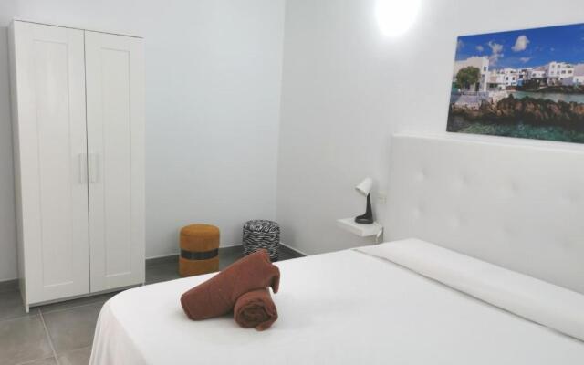 Apartamentos Anjomacar I