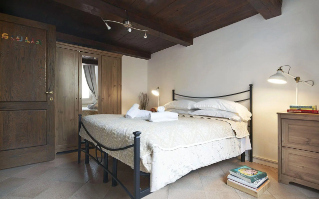 A Few Steps to The Duomo Perfect 1BD Apt