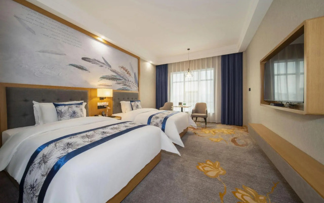 Jinfeng Hotel (Louxing Square Spring Garden Pedestrian Street Store)