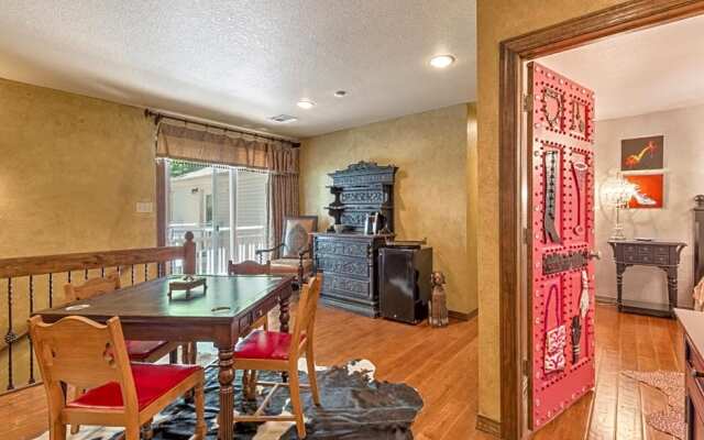 The Funky Monkey Inn