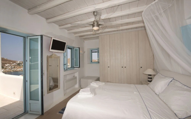 Nephiria's Villa Danelina next to Ornos&Psarou beach