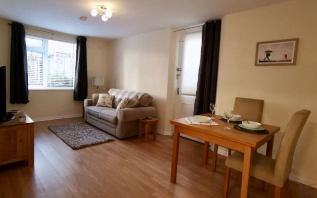 Central 1 Bedroom Stokes Croft Flat With Parking