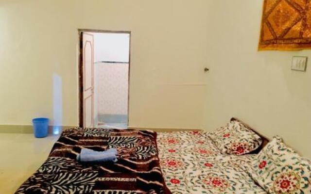 saffron guest house & hostel