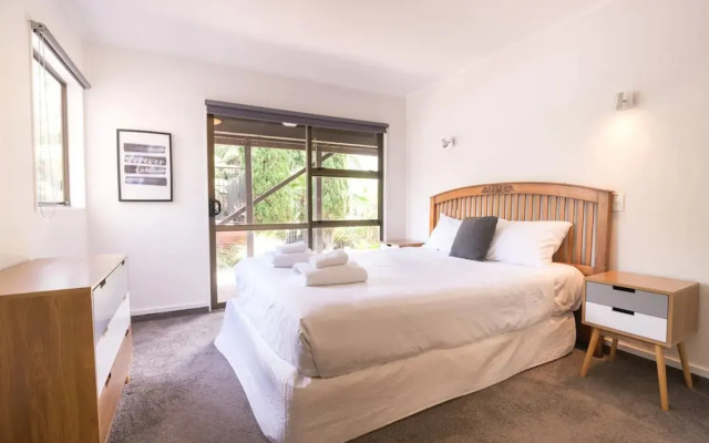 Modern 4 Bedroom Family Home With Pool