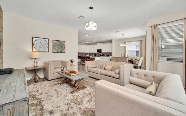Gorgeous, Modern Home W/private Pool!