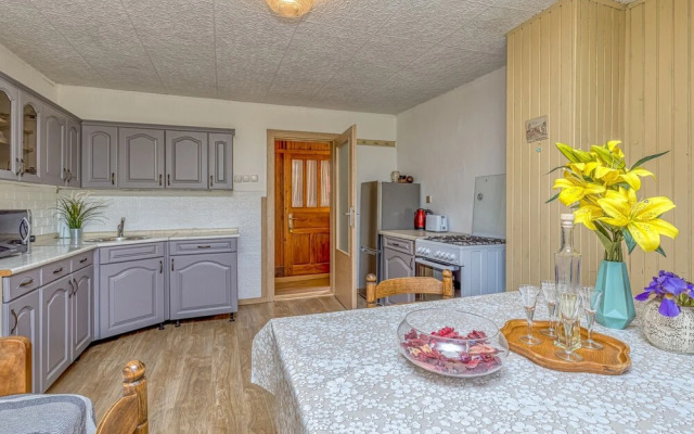 Child Friendly Rural House Jeka
