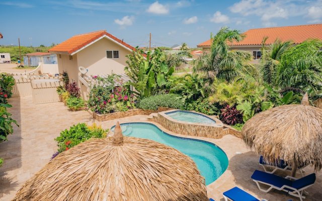 Dream Suites Aruba 4-bedroom Apartment With Tropical Garden, Pool and Whirlpool in Noord, Aruba from 148$, photos, reviews - zenhotels.com