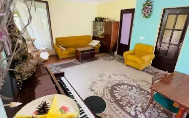 Rossi Rest House By The River