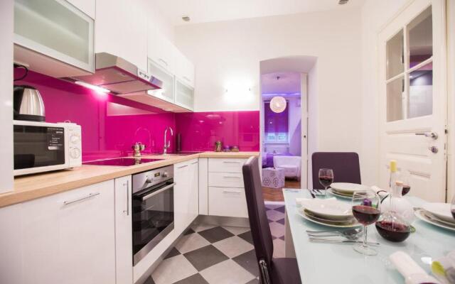 Apartment Center Four stars