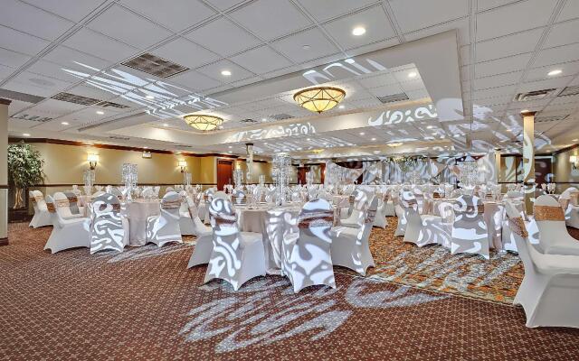 Best Western Plus Port O'Call Hotel