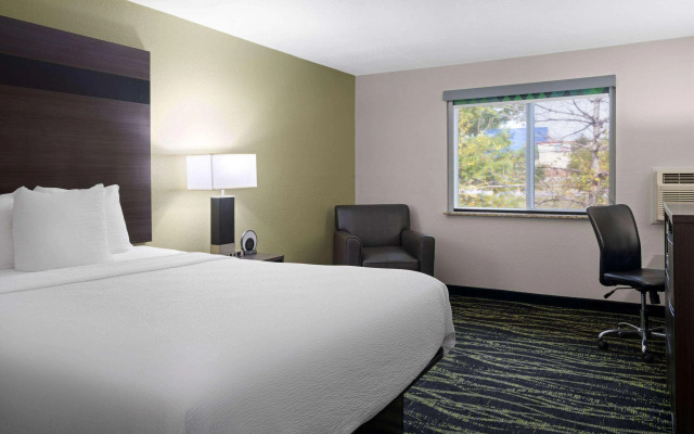 Baymont by Wyndham Liberty MO