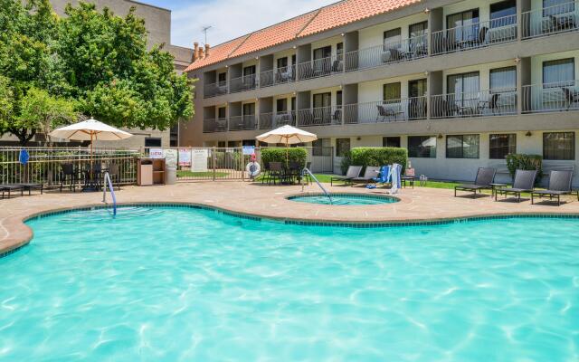 Holiday Inn Express Palm-Desert by IHG