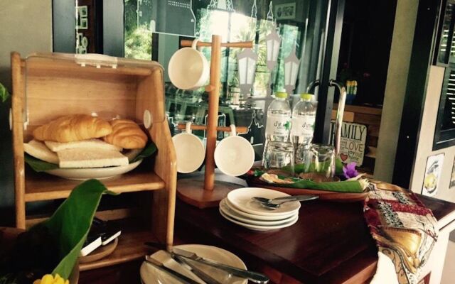 Baan Alisa Bed and Breakfast