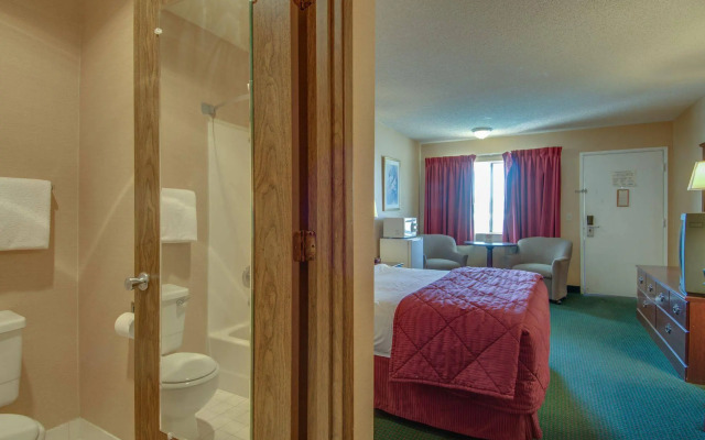Bridgeway Inn & Suites