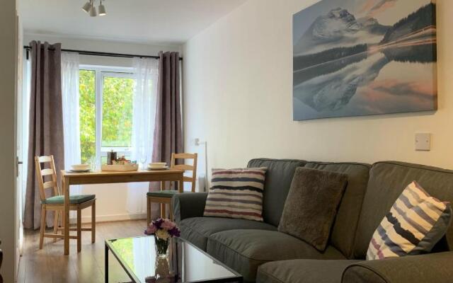 Serviced Apartment Bristol One-Bedroom Southmead Hospital MOD Airbus