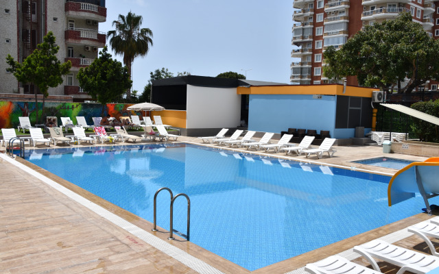 Vi̇va Beach Hotel