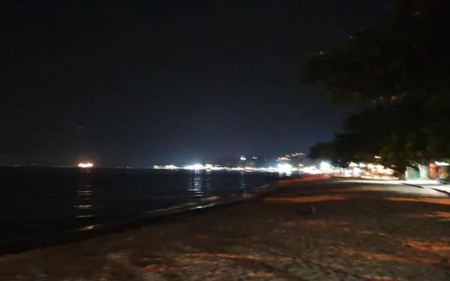 Quarto 100m da praia Pereque