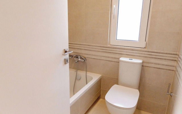 Phaedrus Living: Seaside Thalassa Cretan 101