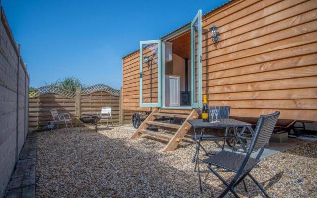 Willow - 1 Bedroom Shepherd's Hut - Amroth