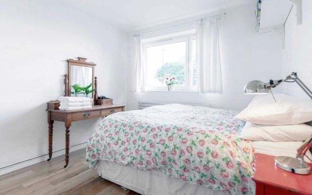 3 Bedroom House With Garden in Brixton