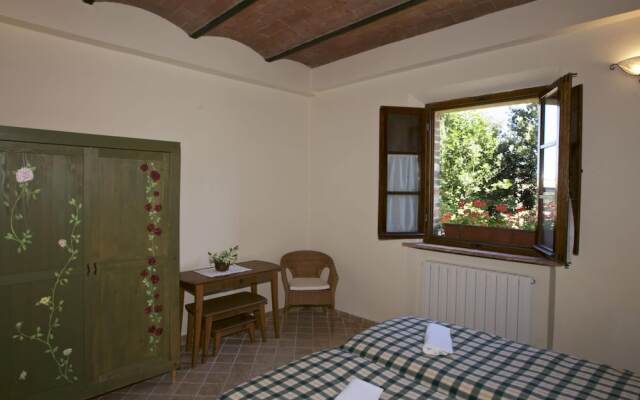 Rustic Escape With Pool