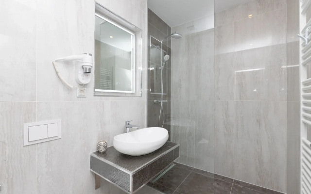 Tesla Boutique Apartments & Rooms