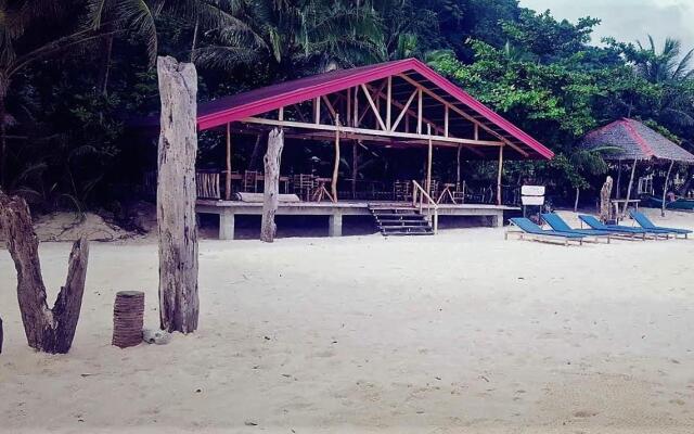 White Beach Front and Cottages Hinugtan Resort in Buruanga