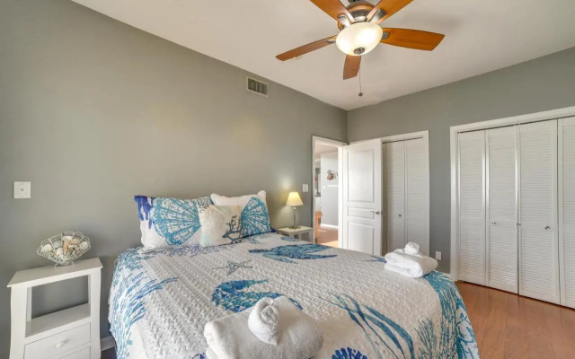 Oceanfront Galveston Beach House: Steps to Sand!