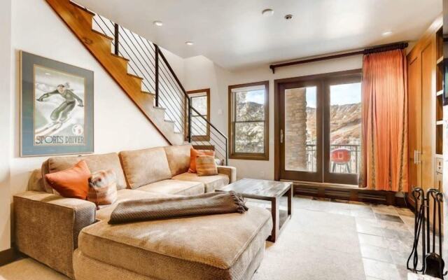 Ski in, Ski out, 2 Bedroom Luxury Residence with hot tub access and expansive views