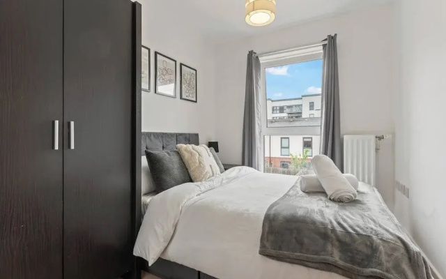3-bed Elegant House Near Museums, Bullring & Parks