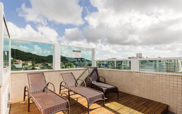 Apartment w/ Pool, 85m From Beach in Jurere Ptj203