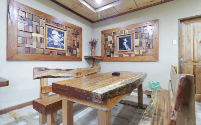 Alloyna Country Cottage