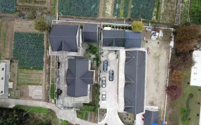 Huangjiaxiaoyuan B & B