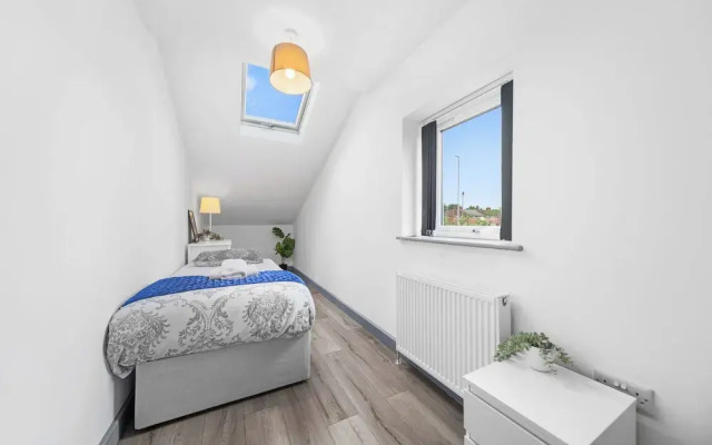 2 Bedroom Luxury Apartment Near Leeds City Centre