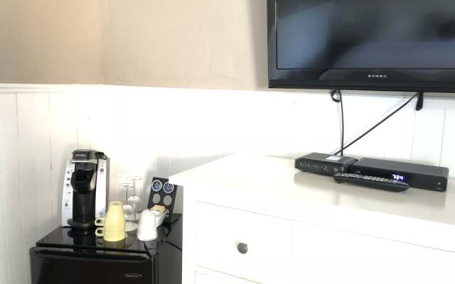 The Piccadilly Motel