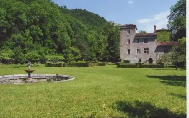 Le Castel De Burlats
