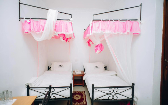 Arusha Giraffe Lodge