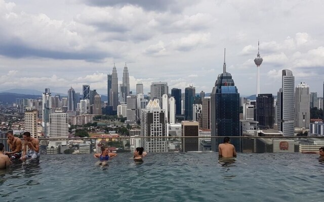 SkyBed Over The Sky Hostel