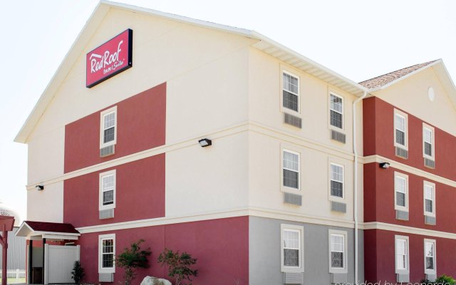 Red Roof Inn & Suites Dickinson