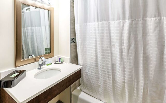 Van Wyck Hotel & Suites Near JFK Airport