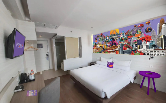 FOX Lite Royal Bay Makassar