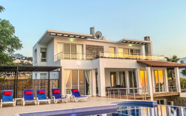 Ocean View Family Villa, Sleeps 2-10, Private Pool, Wifi, Internet Tv & Acs