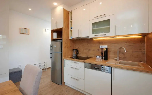 Exclusive Okrug Gornji Apartment With Shared Pool