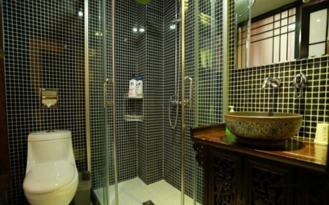 Fenghuang Poshan Inn