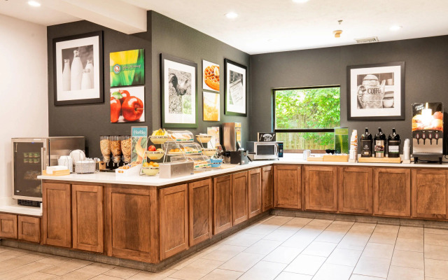 Quality Inn & Suites Oakwood Village - Cleveland South