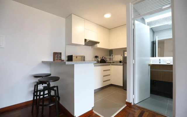 Beautiful Apt Half Block Away From Kennedy Park!