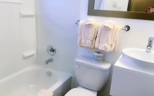 The Canterbury Inn of Downtown Invermere