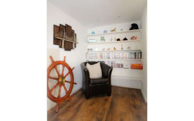 Terraced Kemptown House With a Balcony by the sea