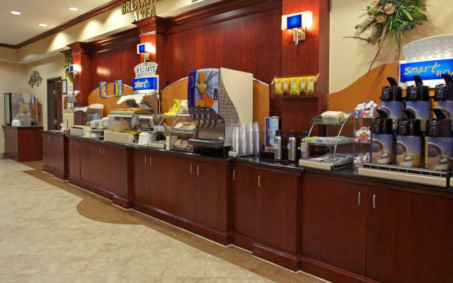 Holiday Inn Express & Suites Houston East, by IHG