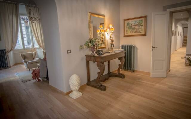 Breathtaking 4BD Apt 5min Walk to Duomo